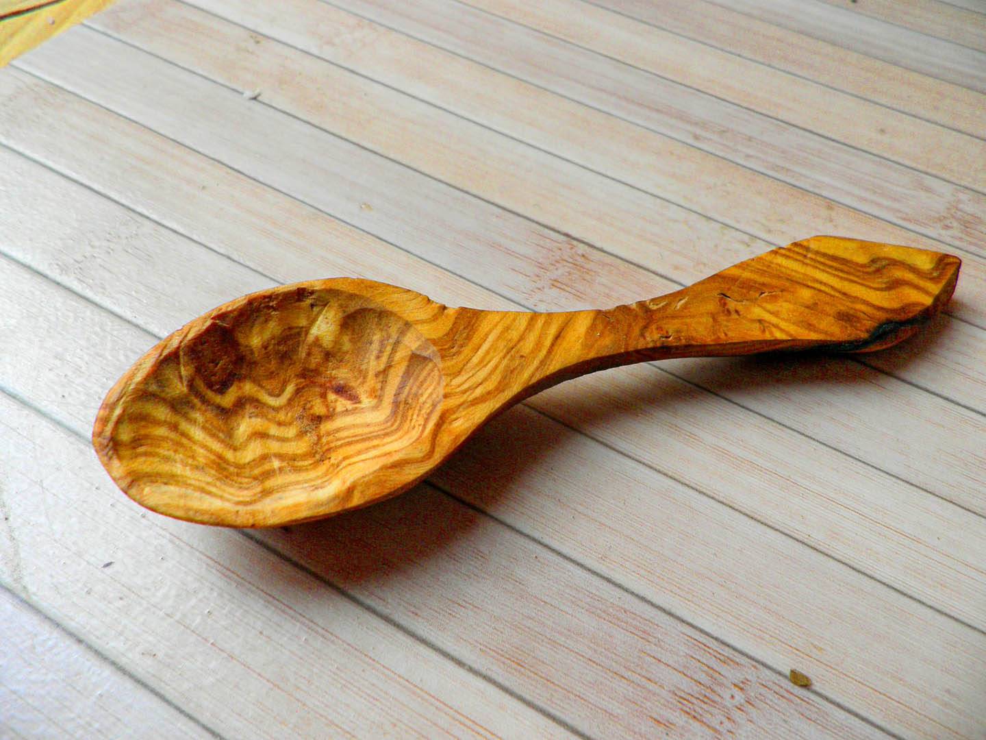 Cuillère en olivier. Atelier de la baleine. 2019