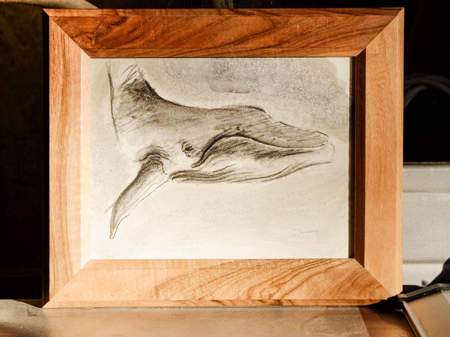 Cadre en noyer. Peinture à l'encre et craie noire, Baleine. Atelier de la baleine. 2020